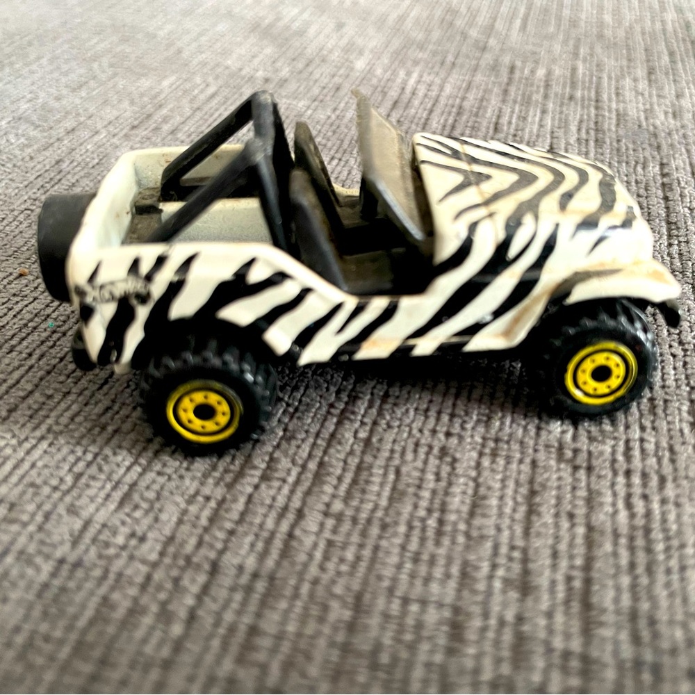 Hot Wheels Jeep 1990 Zebra Stripes 1/64 yellow rims rare